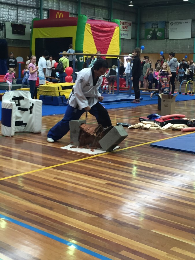 Master Justin Warren smashes through roof tiles - www.tkdcentral.com